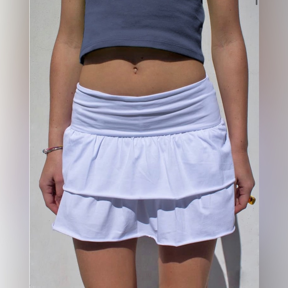 Subdued tired ruffle cotton skirt in white, size small
